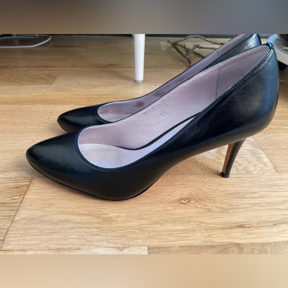 Johnston & Murphy Perfect Black Leather Heels 7.5